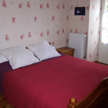 Gite Chambon-Sur-Lac, 3 Pieces, 6 Personnes - Fr-1-630-132 * Chambon-sur-Lac